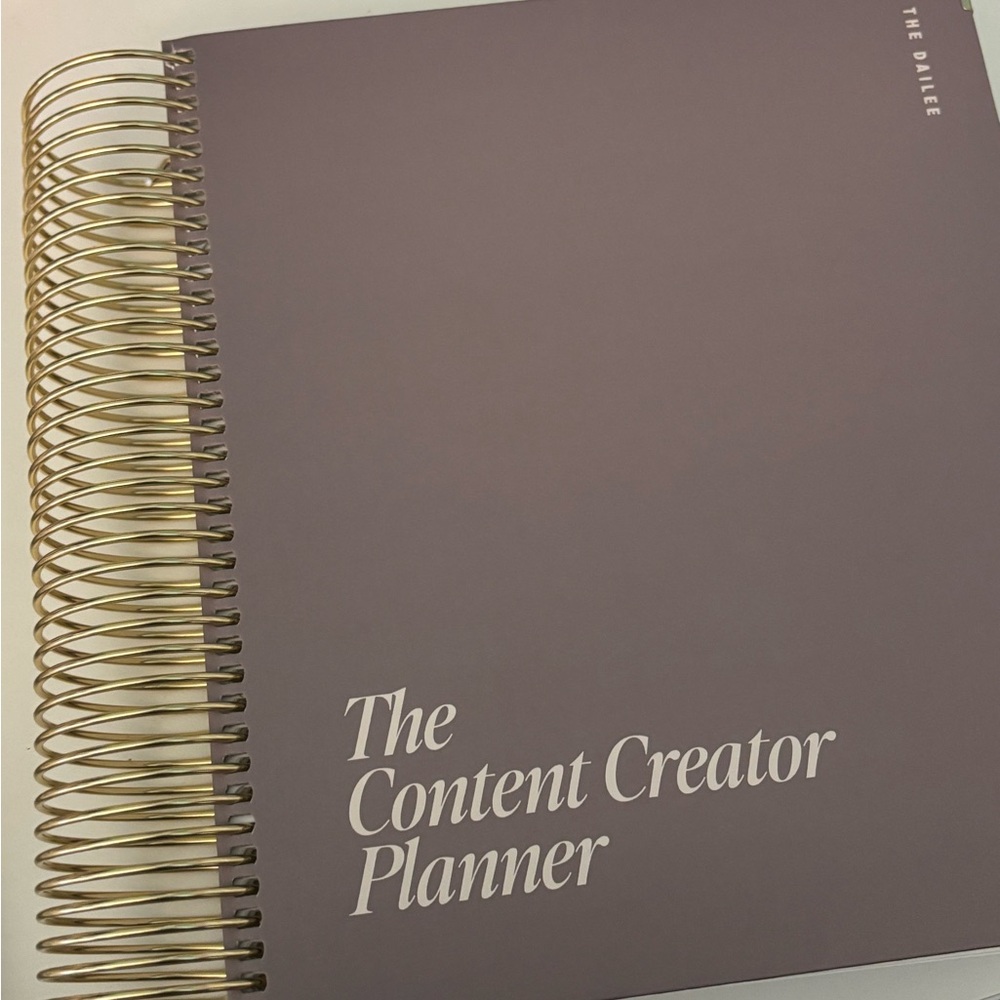The Dailee Content Creator Planner Undated